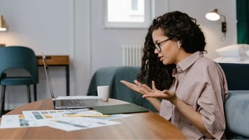 Manage a remote team member successfully with the help of a VA