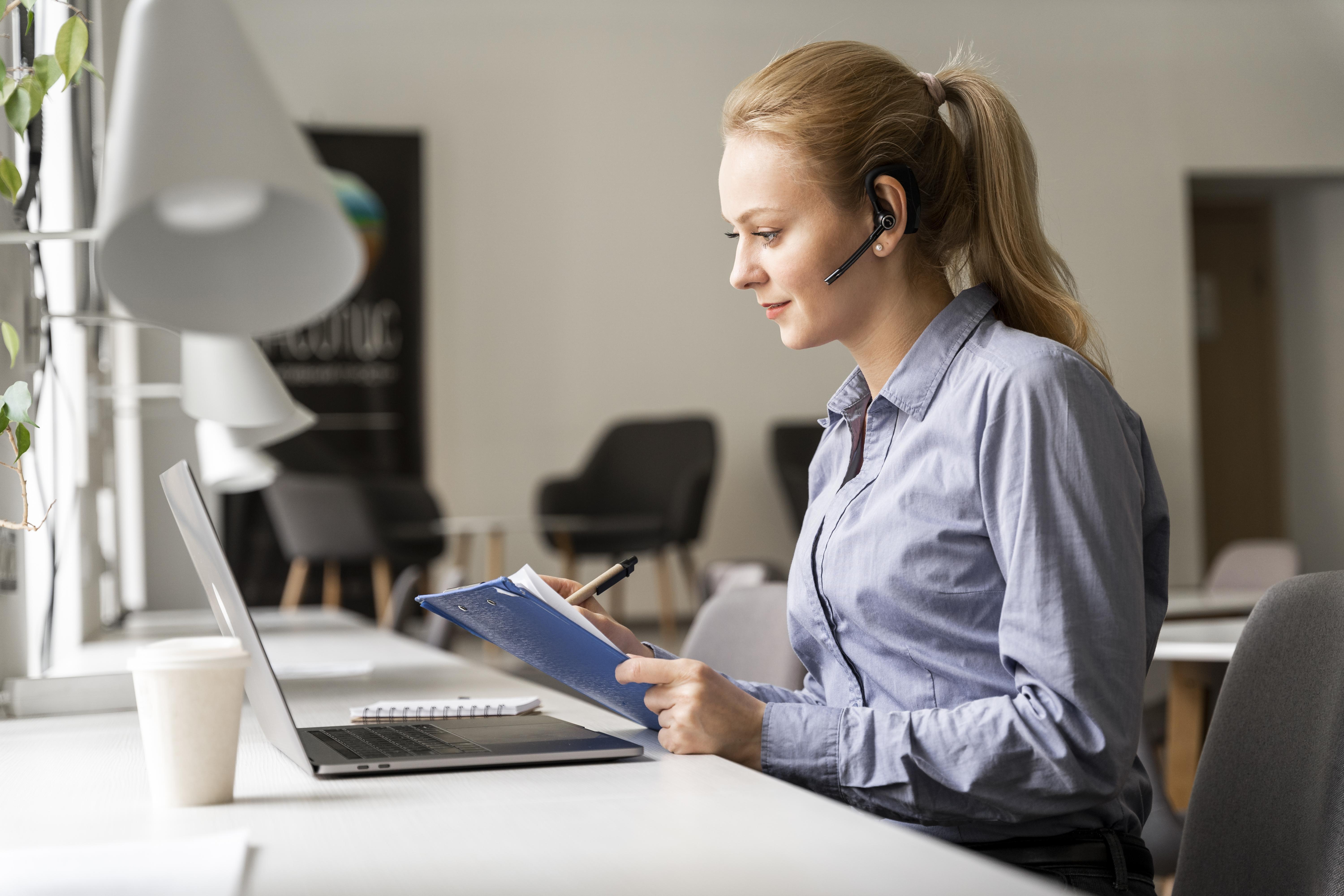 How Virtual Assistants Can Assist with Contract Management