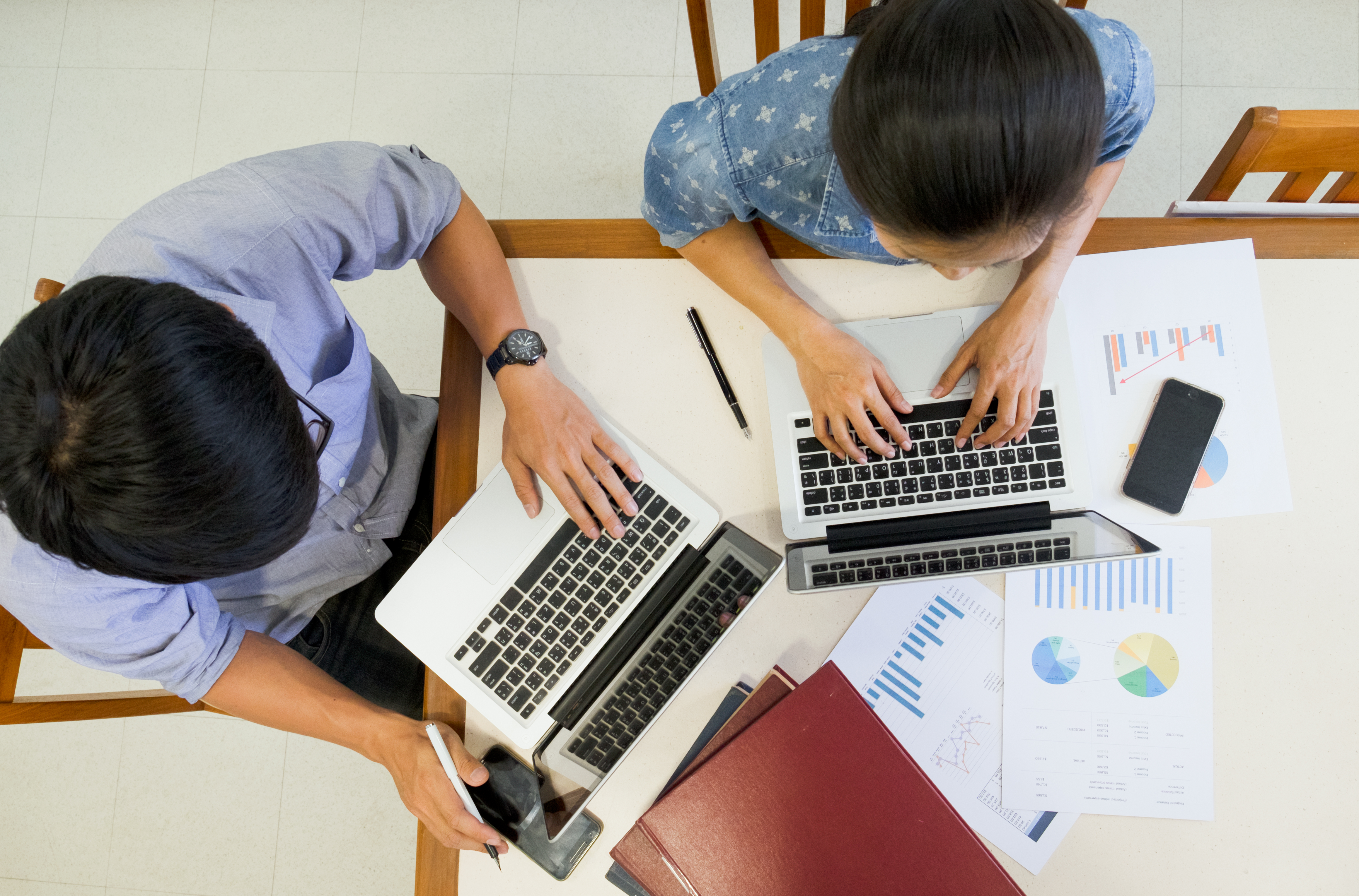 Delegating Multi-Step Projects Without Losing Control