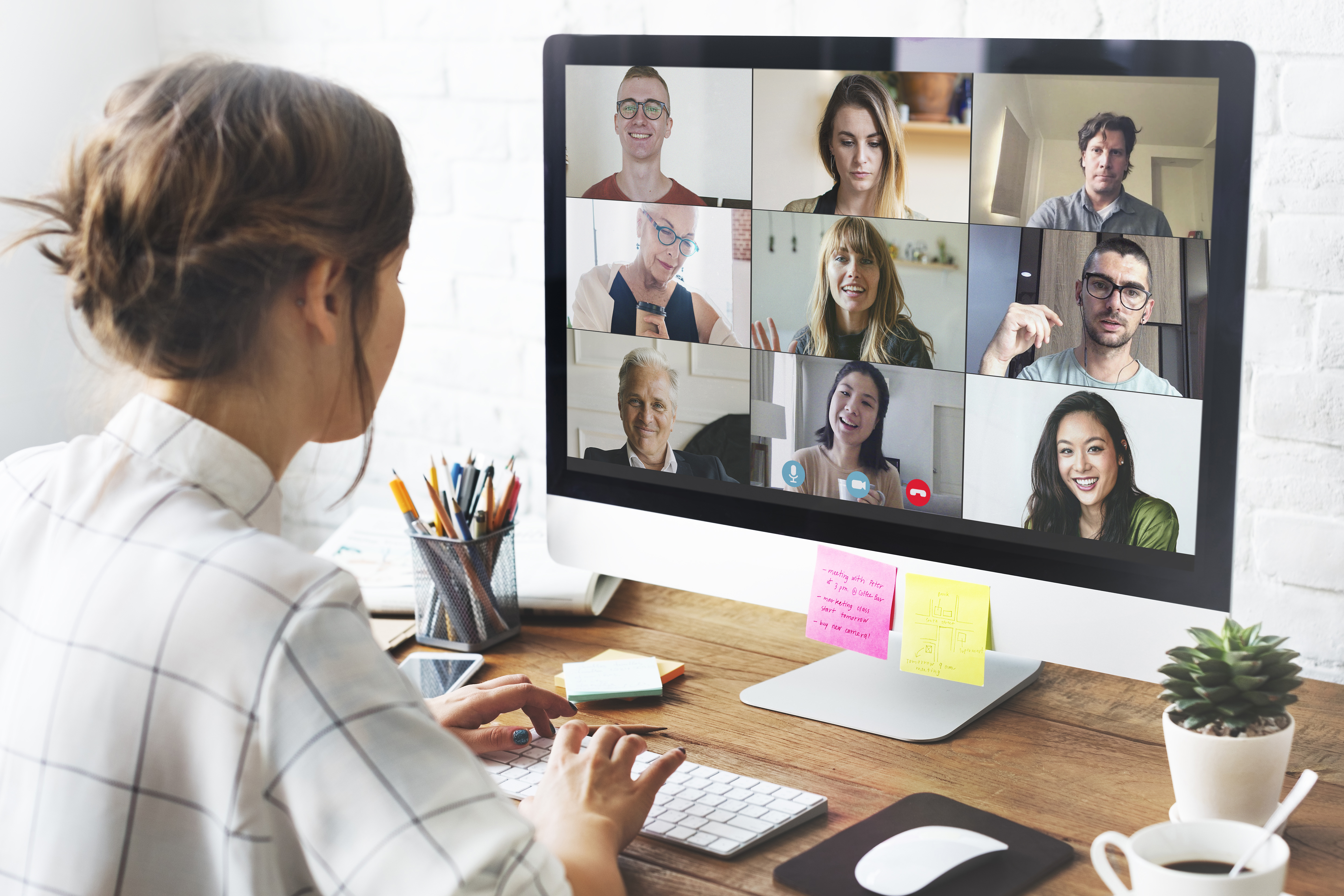 The Role of Virtual Assistants in Managing Online Communities