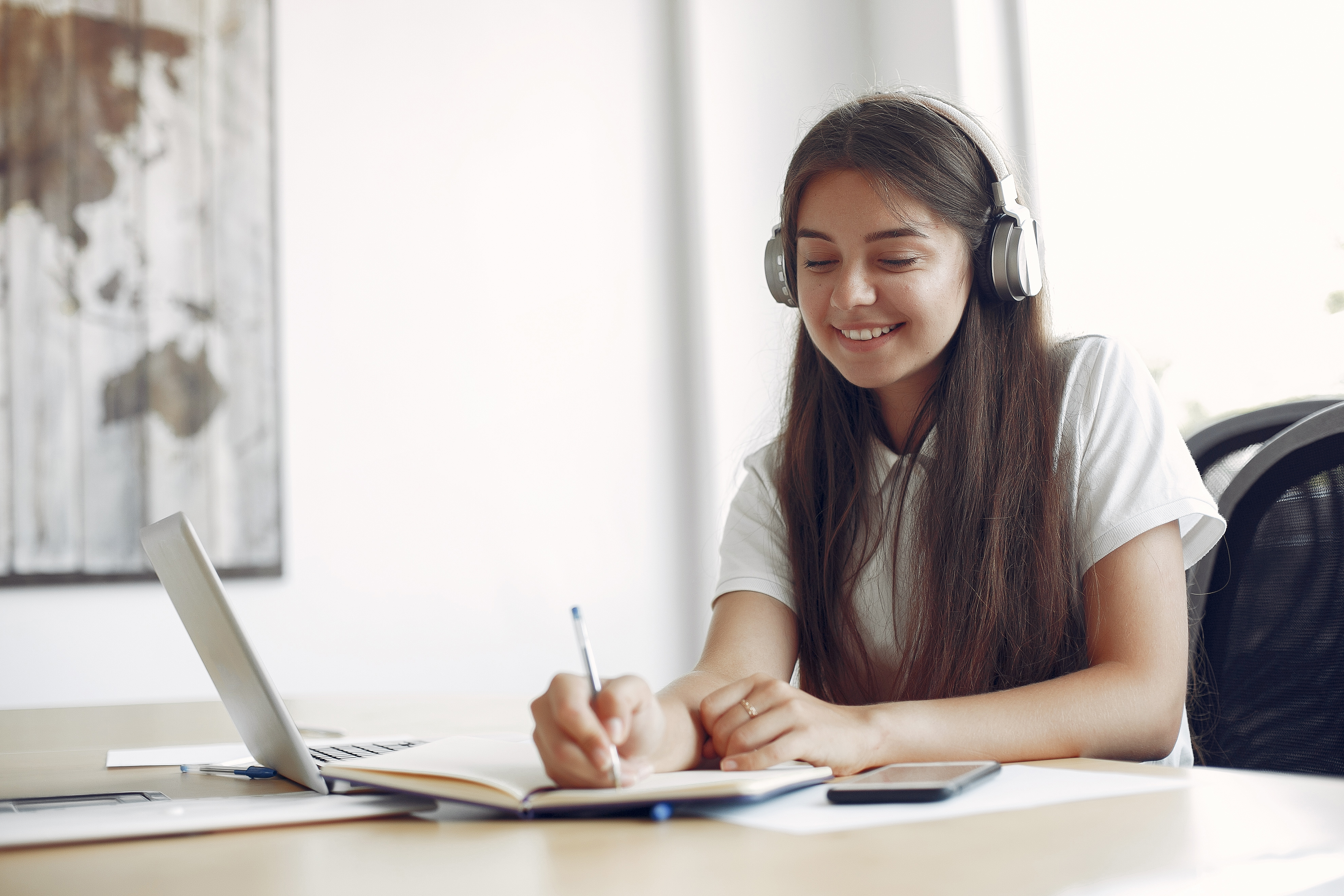 The Role of Virtual Assistants in Managing Online Courses